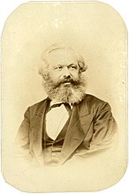 Pada awal 1950-an, Mandela dipengaruhi pemikiran antikolonialis sayap kiri, termasuk olah tokoh-tokoh seperti Karl Marx (kiri) dan Jawaharlal Nehru (kanan).