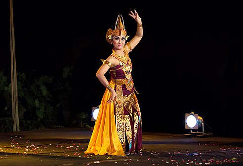 Cendrawasih dance