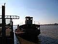 Bateau dans le port de Zárate.