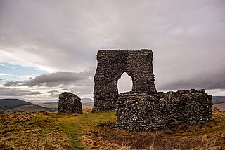 <span class="mw-page-title-main">Dunnideer Castle</span> Ruined tower house in Insch, Aberdeenshire, Scotland