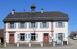 Gemeentehuis en school