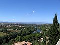 Le Caroux, en arrière plan, vu depuis Béziers.