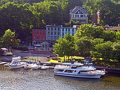 Kingston (New York), au bord de l'Hudson.