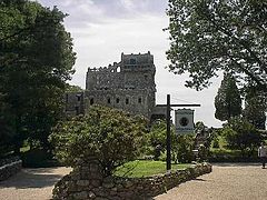 Side view of the castle.