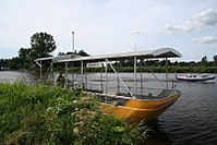 Prinses Margrietkanaal, fiets- en voetveer bij Suawoude