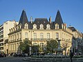 Hôtel de Clermont-Tonnerre, au croisement avec la place.