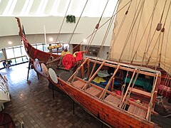 Replica Viking Ship, Hjemkomst Center, Moorhead, Minnesota - 42149284940.jpg