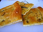 Focaccia sottile al rosmarino.