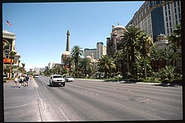 Las Vegas. Veduta dell'Hotel Paris e dell'Alladdin Hotel dalla Strip.jpg