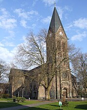 R.K. Sint-Audomaruskerk (bouwperiode: 1849-1859; bouwstijl: neoromaans; toren: 1909)