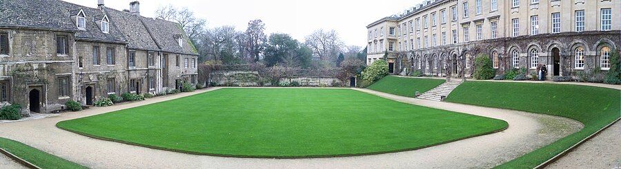 The main quadrangle of Worcester College; on the left are the medieval buildings known as "the cottages", the most substantial surviving part of Gloucester College, Worcester's predecessor on the same site.