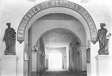 The Faculty of Medicine and Pharmacy at the Colegio de San Jose. Facultad medicina farmacia.jpg