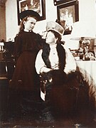 Gran Duquesa Olga con su madre, la zarina Alexandra (1908).