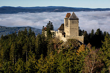 Autumn view of the Kašperk Castle, Bohemian Forest Foothills, southwestern Bohemia. Photograph: Jiří Strašek Licensing: cc-by-sa-4.0