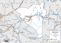 Carte en couleur présentant le réseau hydrographique de la commune