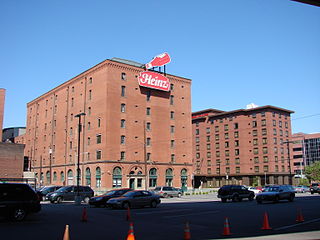 <span class="mw-page-title-main">Heinz</span> American food processing company known for its ketchup and condiments