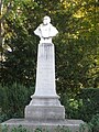 La statue de Paul Saïn, au cœur du Jardin des Doms.