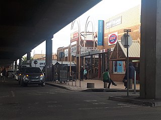 <span class="mw-page-title-main">Bellville railway station</span> Railway station in the town of Bellville, Western Cape, South Africa