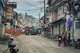 Rua principal de Besisahar