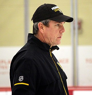 <span class="mw-page-title-main">Mike Sullivan (ice hockey)</span> American ice hockey player and coach