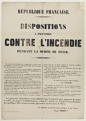 Affiche brune avec un texte imprimé en capitales noires.