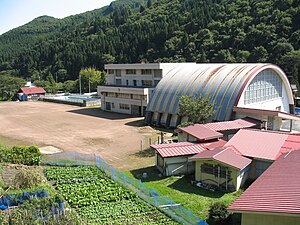 上山市立山元小中学校校舎