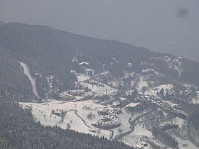 Vue aérienne de la station.