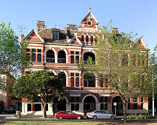 <span class="mw-page-title-main">East Melbourne</span> Suburb of Melbourne, Victoria, Australia