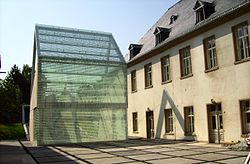 Sitz des Archivs im Westflügel des Klosters Wedinghausen mit Glashaus