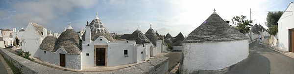 Panoramski pogled od 160° ulice u Alberobellu