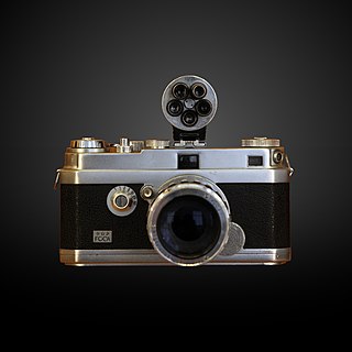 <span class="mw-page-title-main">Rangefinder camera</span> Camera fitted with a rangefinder