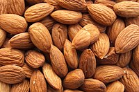 Shelled almonds Mandorle sgusciate.jpg