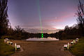 Deutsch: Tempel auf der Schwaneninsel mit Laser