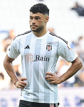 <span class="mw-page-title-main">Alex Oxlade-Chamberlain</span> English footballer (born 1993)