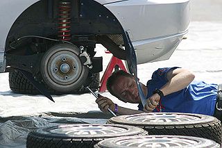 <span class="mw-page-title-main">Auto mechanic</span> Occupation