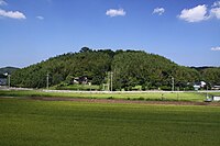 鉢形山（はちがた‐） この山の頂に当社は鎮座している。