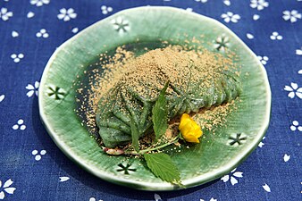 Kusa mochi covered in kinako