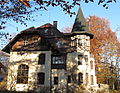 Villa Böhler. Sen rakensi arkkitehti Ulrich Merk Münchenin taide- ja antiikkikauppiaalle Julius Böhlerille vuonna 1898.