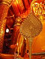 வத் பனான் சொயெங் எனுமிடத்தில் உள்ள, 19 மீற்றர் உயரமான அமர்ந்த நிலை புத்தர் சிலை இந்நகர உருவாக்கத்தின் பின் 1324 ஆம் ஆண்டு அமைக்கப்பட்டது.