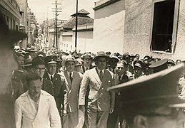 1942. Julio, 25. Isaías Medina Angarita en el inicio de la demolición y reconstrucción de El Silencio.jpg