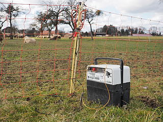 <span class="mw-page-title-main">Electric fence</span> Shock barrier to contain animals or people