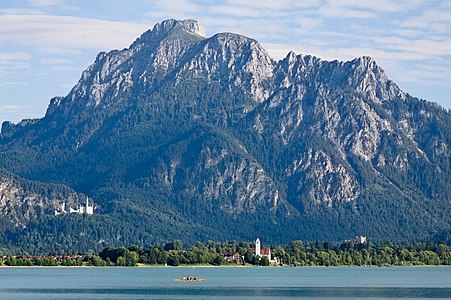 castle Neuschwanstein (Schloss Neuschwanstein) and mountain Säuling