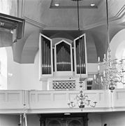 Het Van Leeuwen-orgel stond van 1959 tot 1990 in de kerk (foto 1989)