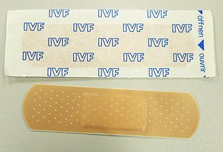 <span class="mw-page-title-main">Adhesive bandage</span> Small self-adhesive medical dressing