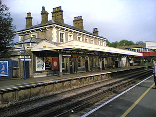 <span class="mw-page-title-main">Teddington railway station</span> National Rail station in London, England