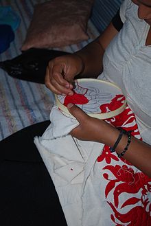 Working on a piece while watching television in the community of Santa Monica, Tenango de Doria ElviraClementeGomez010.jpg