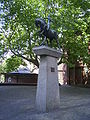 Heiliger Georg mit dem Drachen im Hof der Dreieinigkeitskirche in Hamburg-St. Georg