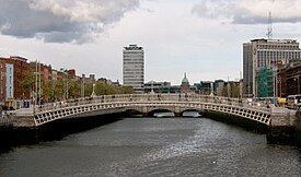 Dublin's famous Ha'penny Bridge Liffeyeast.jpg