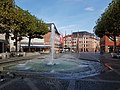 Brunnen am Höfchen mit Blick zum Markt (2021)