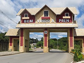 Portal de entrada para Piên.